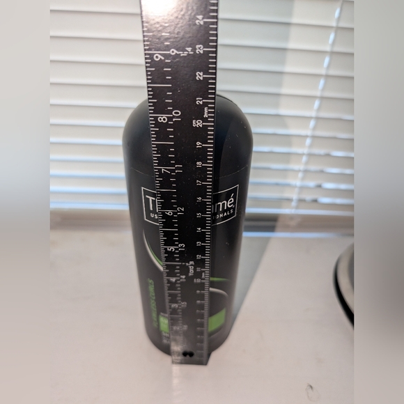 TRESemmé Flawless Curls Shampoo 28oz - Picture 3 of 6